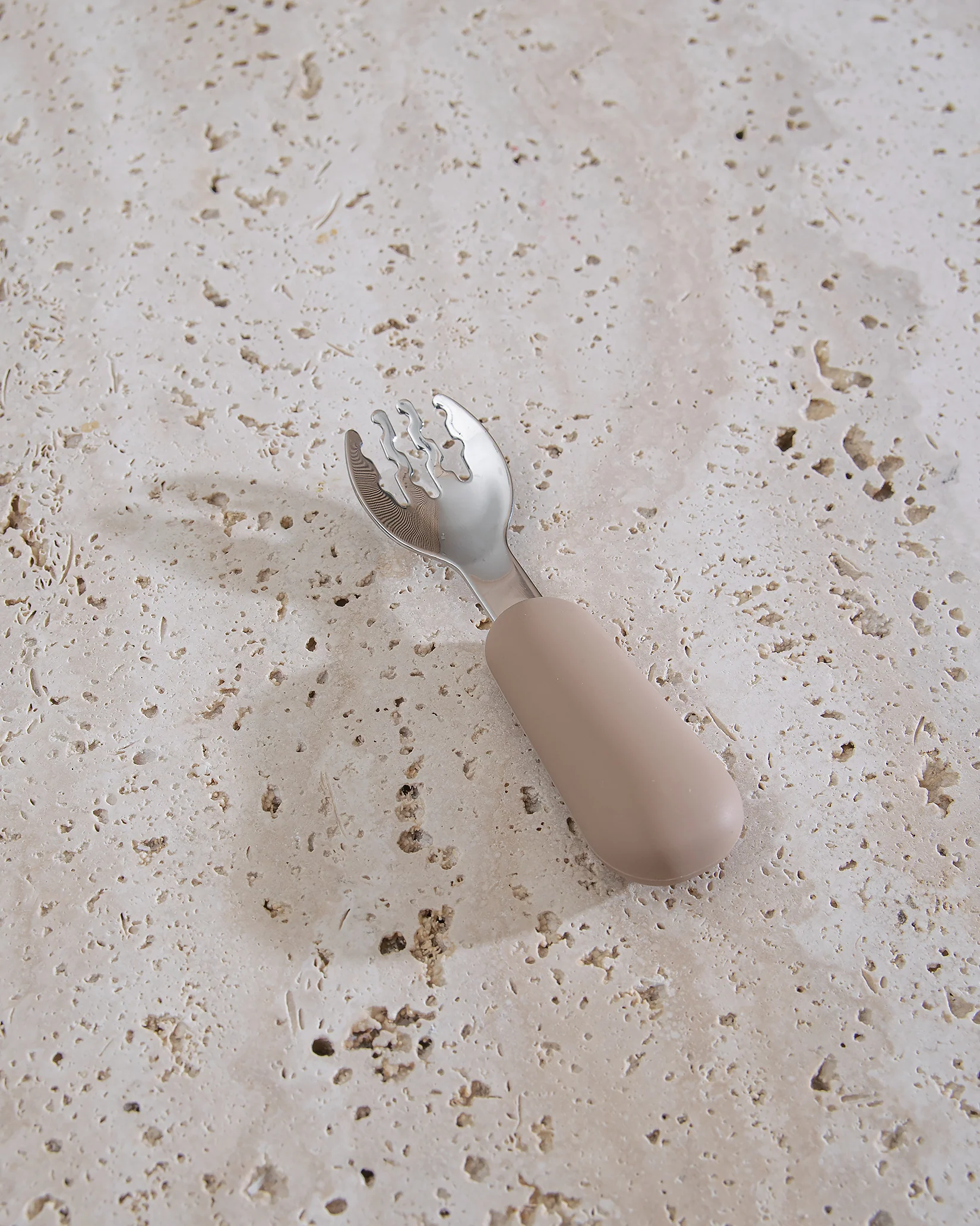Barngaffel i silikon/stål - Taupe - Image 4