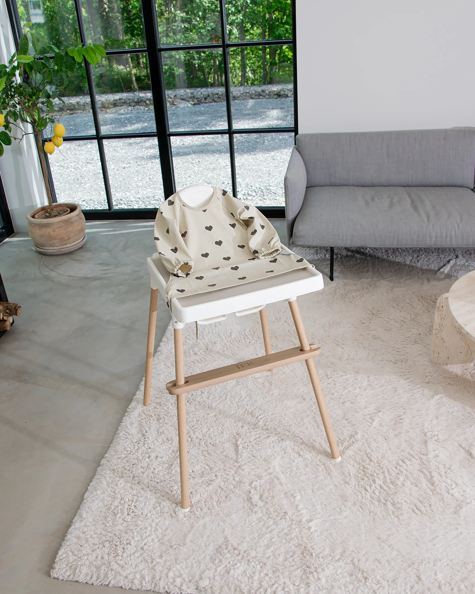 Långärmad Haklapp Med Förkläde - Beige med hjärtan - Image 3