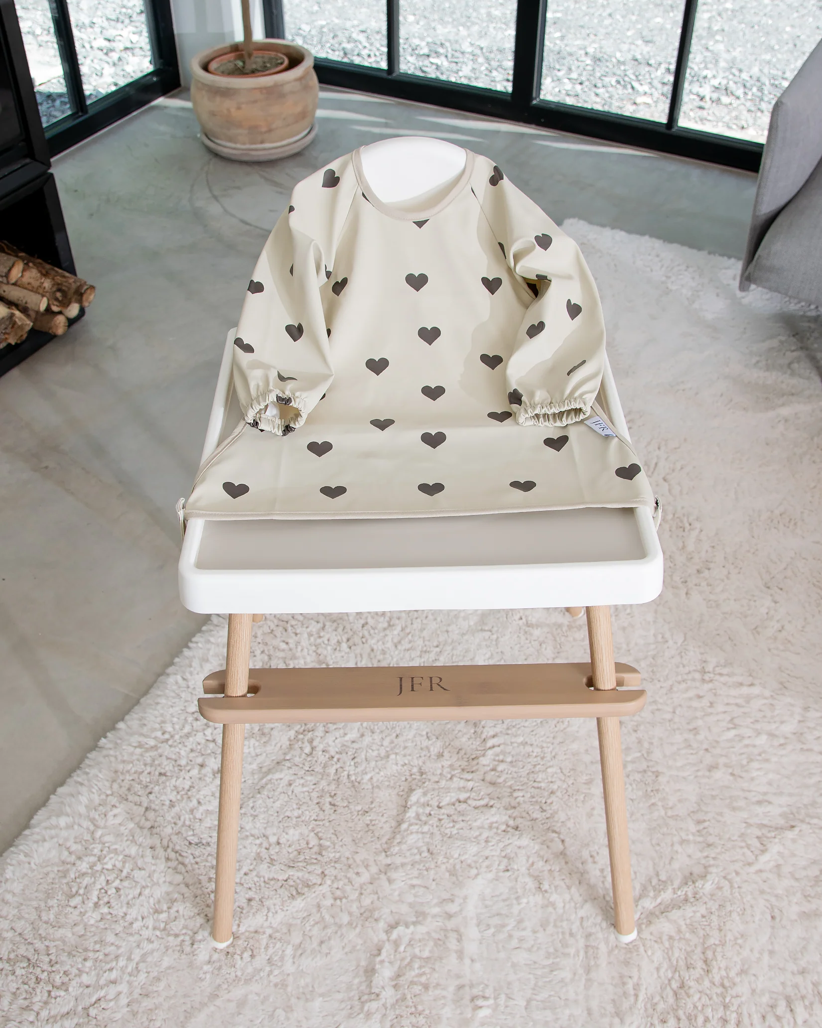 Långärmad Haklapp Med Förkläde - Beige med hjärtan - Image 4